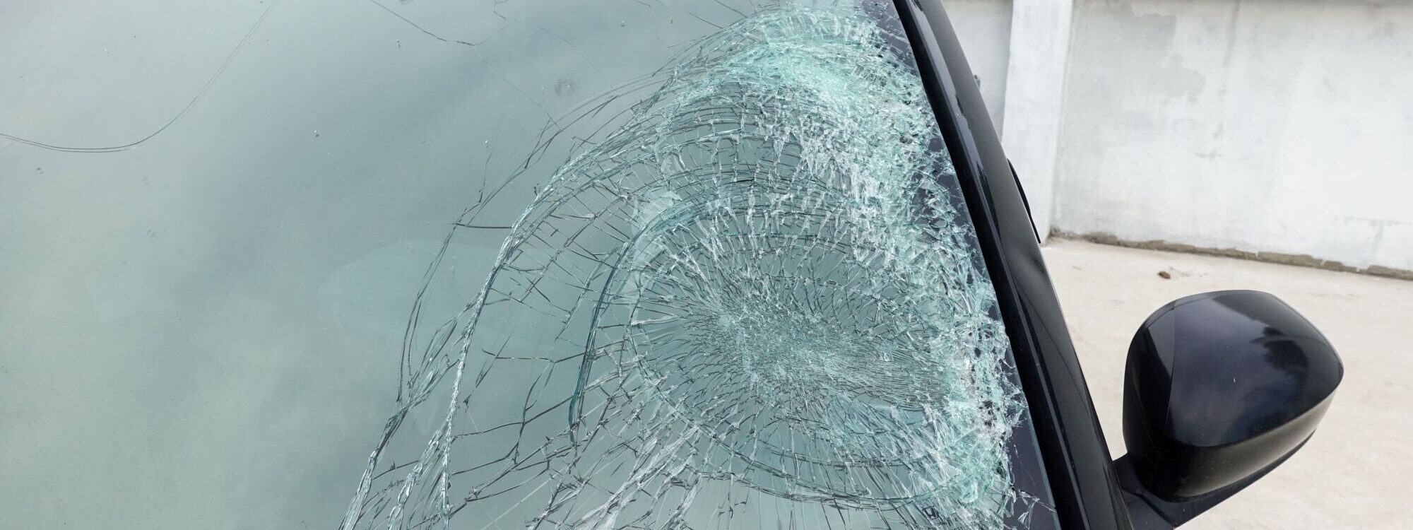 Pourquoi certaines fissures de pare-brise s’aggravent-elles du jour au lendemain ? Cernay